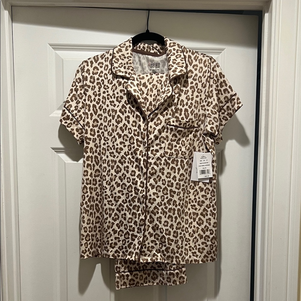 Kohl's Tan and Brown Leopard Print pj set 
Cropped drawstring pants